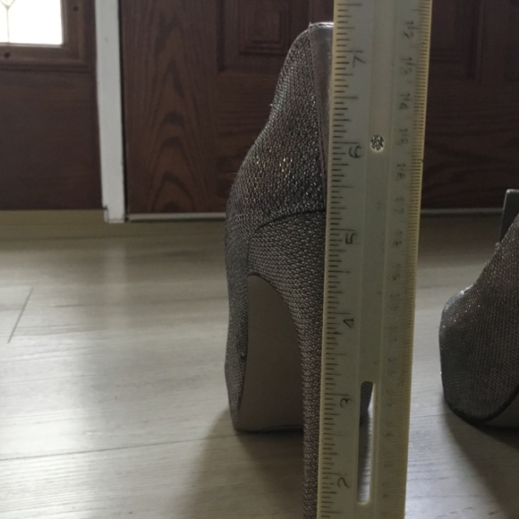 Enzo Angiolini, size 8, gold shimmer - Picture 6 of 8